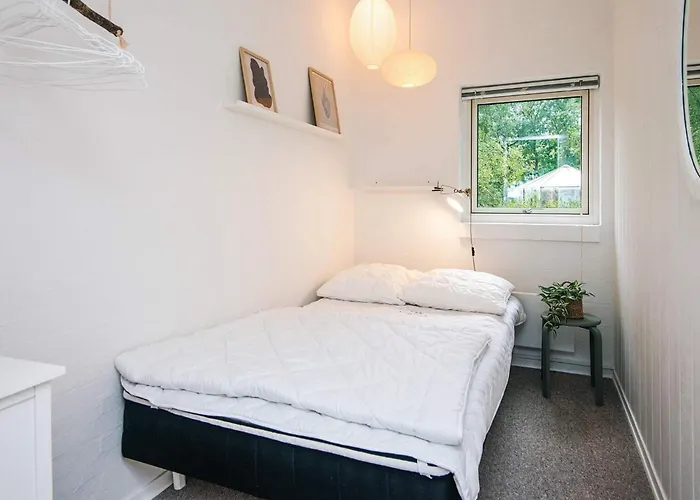 8 Person In Orsted-by Traum *